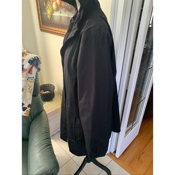 Lands’ End Waterproof Hooded Rain Jacket - Picture 10 of 12